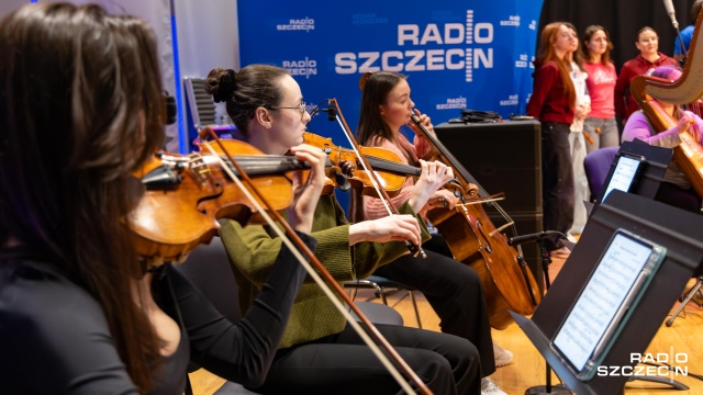 Fot. Robert Stachnik [Radio Szczecin] Chór Uniwersytetu Szczecińskiego nagrywa w Studiu Koncertowym S-1 im. Jana Szyrockiego [ZDJĘCIA]