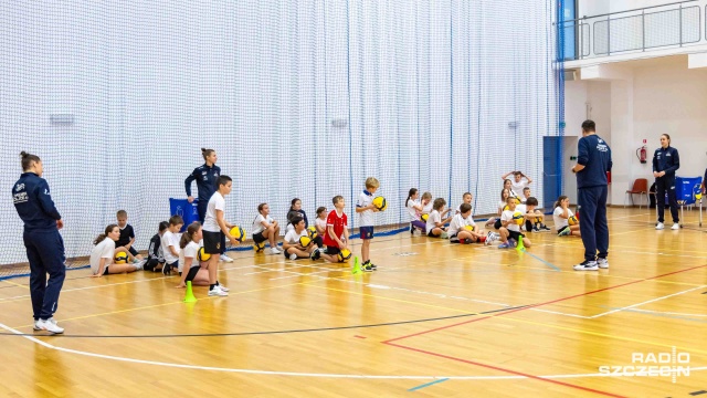 Fot. Robert Stachnik [Radio Szczecin] Uczniowie trenowali z siatkarkami Chemika Police [WIDEO, ZDJĘCIA]