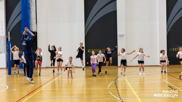 Fot. Robert Stachnik [Radio Szczecin] Uczniowie trenowali z siatkarkami Chemika Police [WIDEO, ZDJĘCIA]