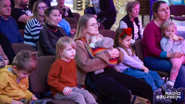 Fot. Robert Stachnik [Radio Szczecin] "Miś Uszatek" otworzył Festiwal Czytania w Książnicy [WIDEO, ZDJĘCIA]