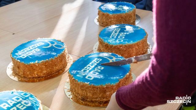 Fot. Robert Stachnik [Radio Szczecin] 80 tortów na 80-lecie Radia Szczecin! Czyli świętujemy z naszymi słuchaczami [WIDEO, ZDJĘCIA]