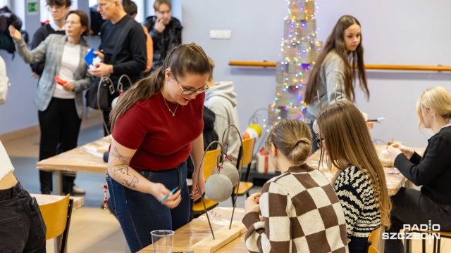 Fot. Robert Stachnik [Radio Szczecin] Beton w świątecznej odsłonie. Studenci ZUT-u stworzyli wyjątkowe bombki [WIDEO, ZDJĘCIA]