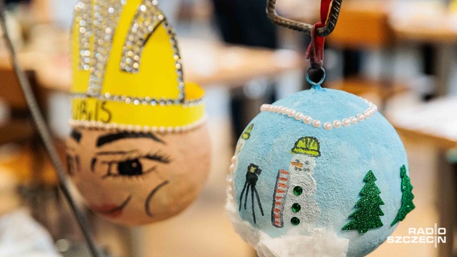 Fot. Robert Stachnik [Radio Szczecin] Beton w świątecznej odsłonie. Studenci ZUT-u stworzyli wyjątkowe bombki [WIDEO, ZDJĘCIA]