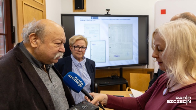 Fot. Robert Stachnik [Radio Szczecin] Cenne rodzinne zbiory trafiły do Archiwum Państwowego w Szczecinie [ZDJĘCIA]