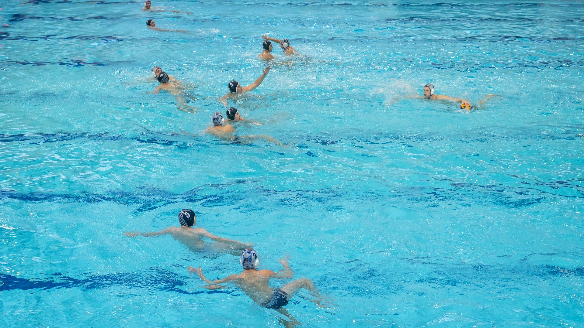Na basenie Floating Arena poznamy w niedzielę zwycięzców Międzynarodowego Turnieju DEMOCO Cup w piłce wodnej.