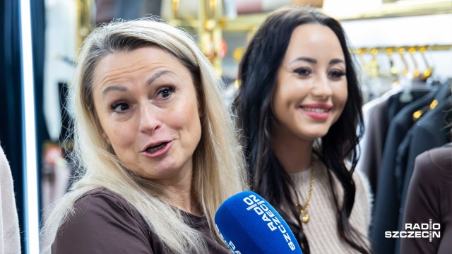 Fot. Robert Stachnik [Radio Szczecin] Urodzinowe torty Radia Szczecin popłynęły na Fali [WIDEO, ZDJĘCIA]