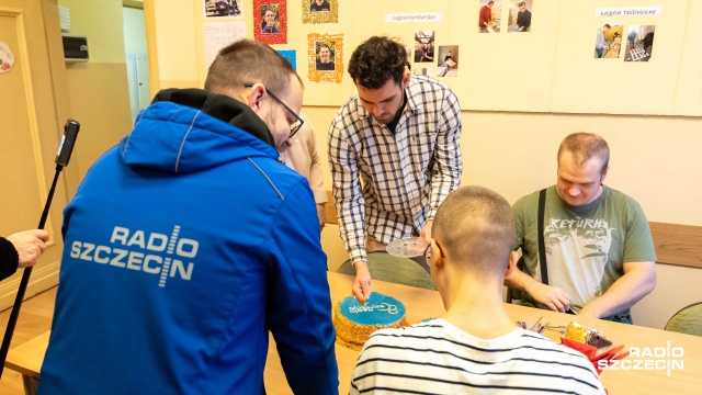 Fot. Robert Stachnik [Radio Szczecin] Radiowe torty dotarły do szczecińskiego Ośrodka Szkolno-Wychowawczego [WIDEO, ZDJĘCIA]