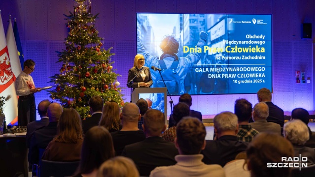 Fot. Robert Stachnik [Radio Szczecin] Andrzej Poczobut z nagrodą marszałka [ZDJĘCIA]