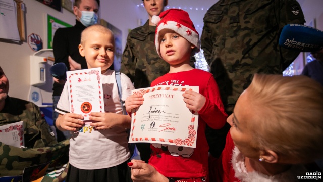 Fot. Weronika Łyczywek [Radio Szczecin] Szczecińscy żołnierze NATO z misją od św. Mikołaja [WIDEO, ZDJĘCIA]