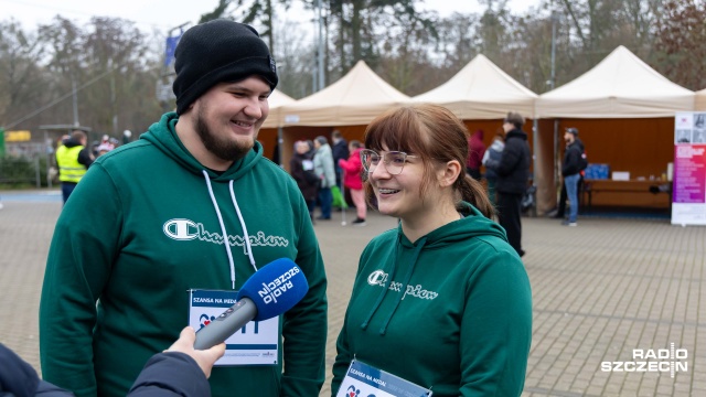 Fot. Robert Stachnik [Radio Szczecin] Pobiegli w ciemno, w geście solidarności z niewidomymi [WIDEO, ZDJĘCIA]