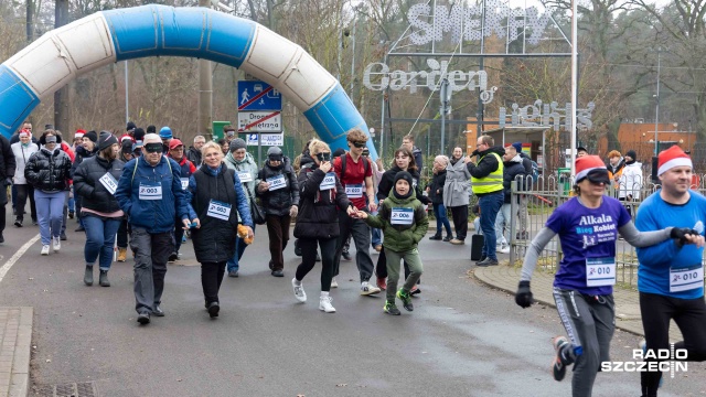 Fot. Robert Stachnik [Radio Szczecin] Pobiegli w ciemno, w geście solidarności z niewidomymi [WIDEO, ZDJĘCIA]