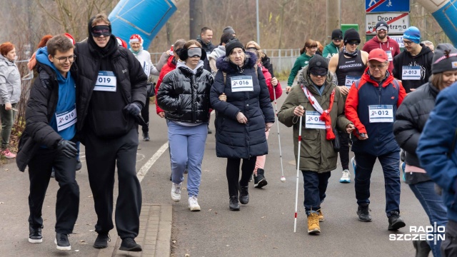 Fot. Robert Stachnik [Radio Szczecin] Pobiegli w ciemno, w geście solidarności z niewidomymi [WIDEO, ZDJĘCIA]