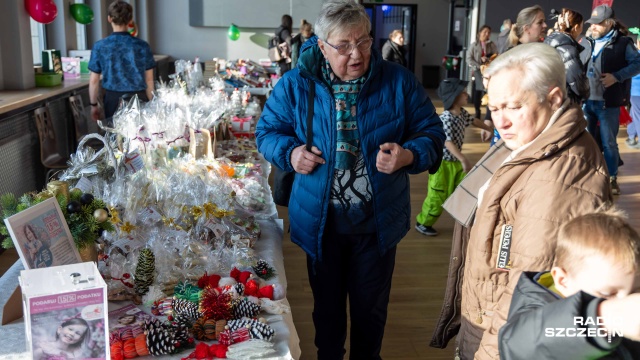 Fot. Robert Stachnik [Radio Szczecin] „Centymetry dla Antosi” - kiermasz, pokaz magii i świąteczne pomaganie [WIDEO, ZDJĘCIA]