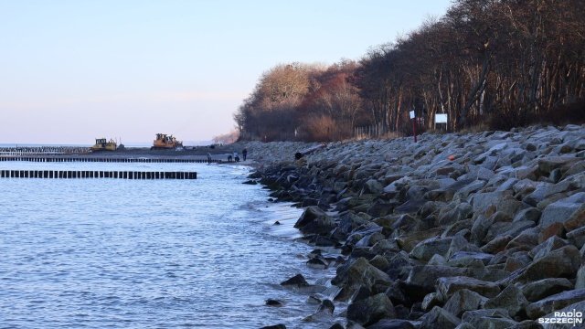 Fot. Przemysław Polanin [Radio Szczecin] Trwa poszerzanie plaży w Kołobrzegu [ZDJĘCIA]