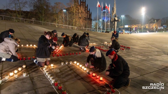 Fot. Robert Stachnik [Radio Szczecin] W Szczecinie zapłonęły Światła Pamięci [WIDEO, ZDJĘCIA]