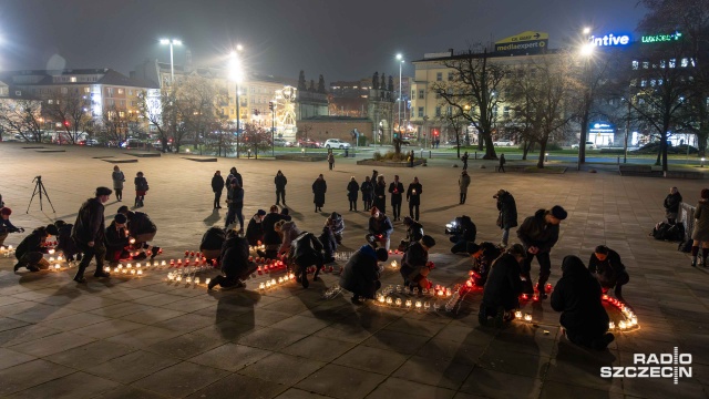 Fot. Robert Stachnik [Radio Szczecin] W Szczecinie zapłonęły Światła Pamięci [WIDEO, ZDJĘCIA]