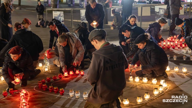 Fot. Robert Stachnik [Radio Szczecin] W Szczecinie zapłonęły Światła Pamięci [WIDEO, ZDJĘCIA]