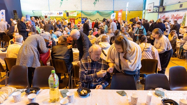 Fot. Robert Stachnik [Radio Szczecin] Miejska Wigilia dla potrzebujących w Szczecinie [WIDEO, ZDJĘCIA]