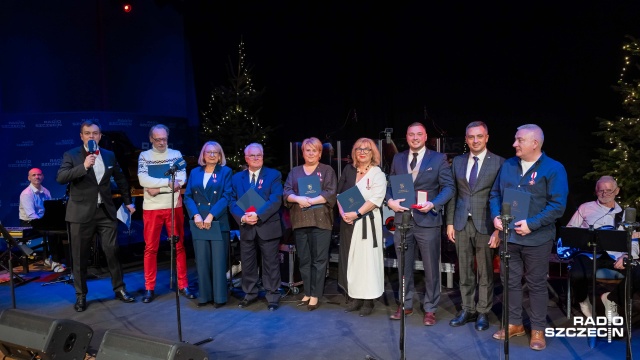 Fot. Robert Stachnik [Radio Szczecin] Szczecińscy artyści, odznaczenia wieloletnich pracowników - świąteczny koncert w Radiu Szczecin [WIDEO, ZDJĘCIA]