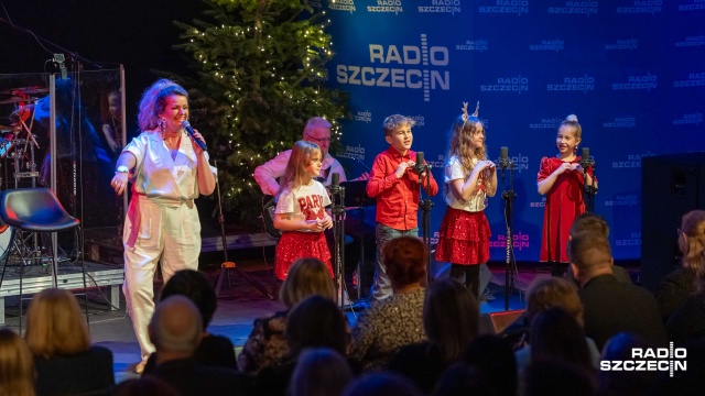 Fot. Robert Stachnik [Radio Szczecin] Szczecińscy artyści, odznaczenia wieloletnich pracowników - świąteczny koncert w Radiu Szczecin [WIDEO, ZDJĘCIA]