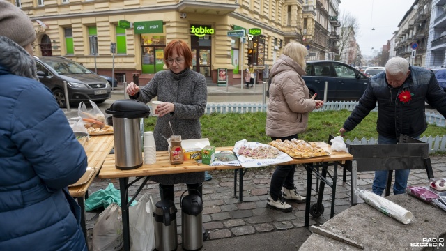 Fot. Kamila Kozioł [Radio Szczecin] Sąsiedzka biesiada przy "ścianie płaczu" [ZDJĘCIA]