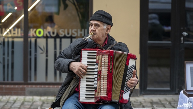 Fot. Kamila Kozioł [Radio Szczecin] Sąsiedzka biesiada przy "ścianie płaczu" [ZDJĘCIA]