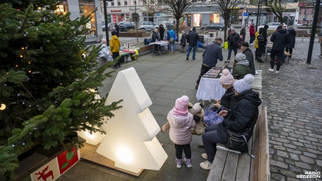 Fot. Kamila Kozioł [Radio Szczecin] Sąsiedzka biesiada przy "ścianie płaczu" [ZDJĘCIA]
