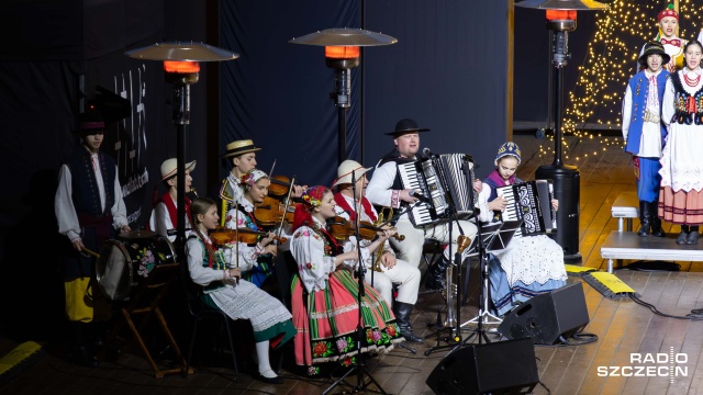 Fot. Robert Stachnik [Radio Szczecin] Kolędowanie ze Szczecinianami w Teatrze Letnim [ZDJĘCIA]