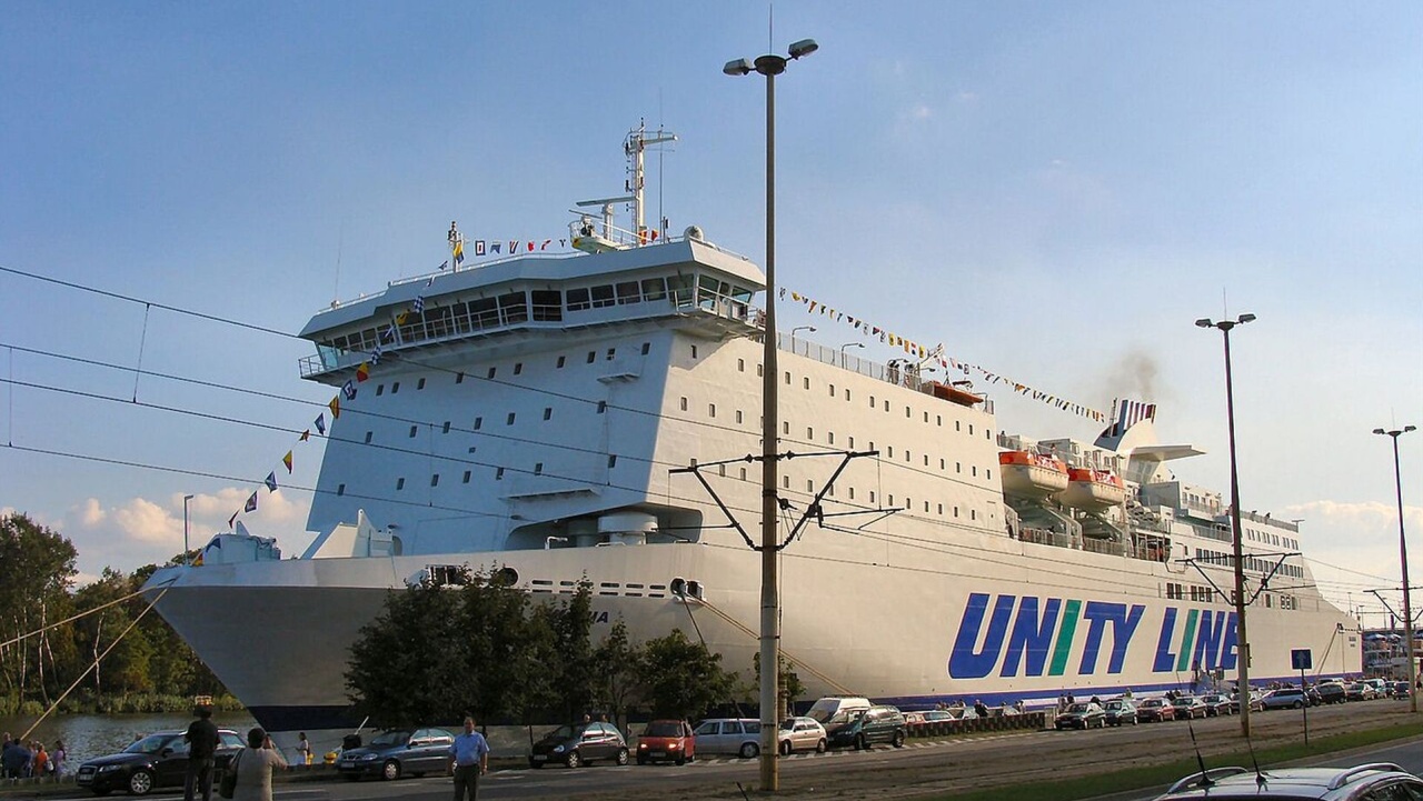 Poszukiwania człowieka, który wypadł z promu, na razie nie będą wznawiane