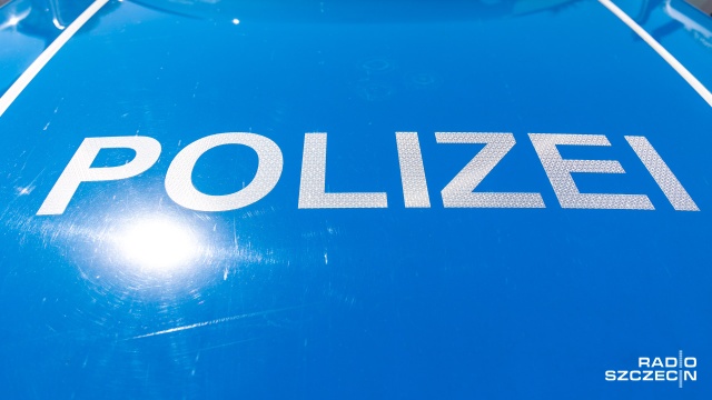 Niemieccy policjanci zastrzelili mężczyznę, który zaatakował ich skradzioną koparką. Troje funkcjonariuszy jest rannych.