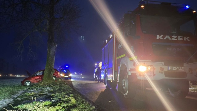 Jedna osoba została ranna w wypadku na drodze powiatowej z Karlina w kierunku Gościna na wysokości miejscowości Kowańcz.