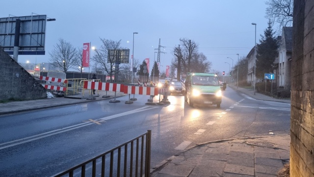 Utrudnienia na szczecińskim prawobrzeżu. Od rana słuchacze dzwonią do nas w sprawie zamkniętego pasa ruchu na ul. Walecznych.