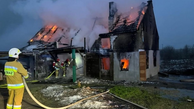 Jedna osoba została poszkodowana w pożarze budynku gospodarczego w miejscowości Rybokarty w gminie Gryfice.