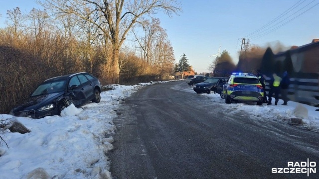 23-latek, bez uprawnień i z sądowym zakazem prowadzenia pojazdów, spowodował wypadek.