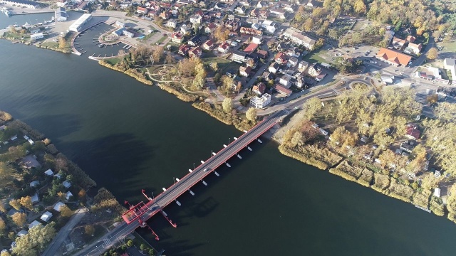 Obowiązuje zakaz podnoszenia mostu zwodzonego - to na drodze wojewódzkiej nr 102.