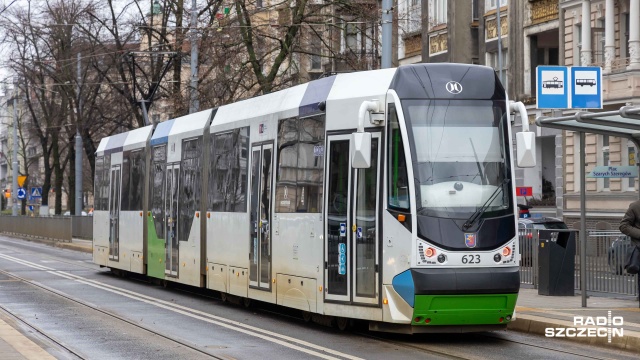 Zawód dla ludzi o stalowych nerwach - mówią szczecinianie. Zarząd Dróg i Transportu Miejskiego w Szczecinie poszukuje kontrolerów biletów do pracy.