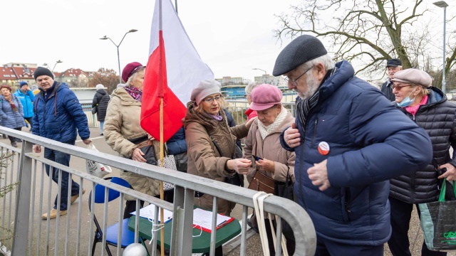 Te wybory nie będą równe, ale my się nie poddajemy - mówili lokalni politycy Prawa i Sprawiedliwości, którzy zbierali podpisy dla Karola Nawrockiego i apelowali o wpłaty na jego kampanię wyborczą.