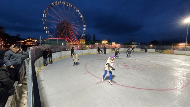 Bez limitu czasu i za darmo. Uczniowie ze Świnoujścia w czasie ferii zimowych będą mogli bezpłatnie jeździć na łyżwach na lodowisku Eisarena w pobliskim Heringsdorfie.