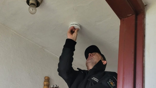 Ponad cztery tysiące czujek dymu jest już w zachodniopomorskich domach. Zainstalowali je strażacy Państwowej i Ochotniczych Straży Pożarnych.