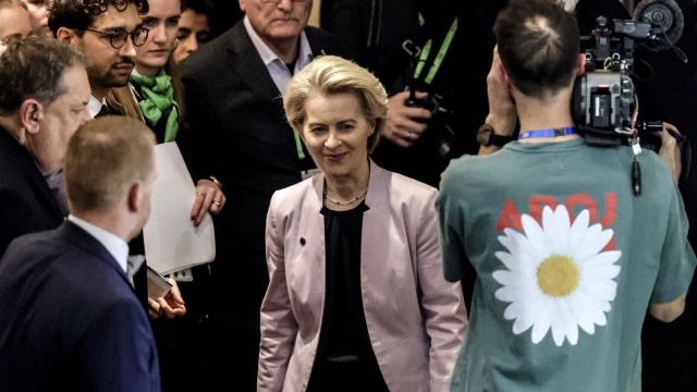 Przewodniczący Rady Europejskiej Antonio Costa i Komisji Europejskiej Ursula von der Leyen wezmą w poniedziałek udział w poświęconym Ukrainie spotkaniu przywódców grupy unijnych krajów w Paryżu. Naradę zwołał prezydent Francji Emmanuel Macron.