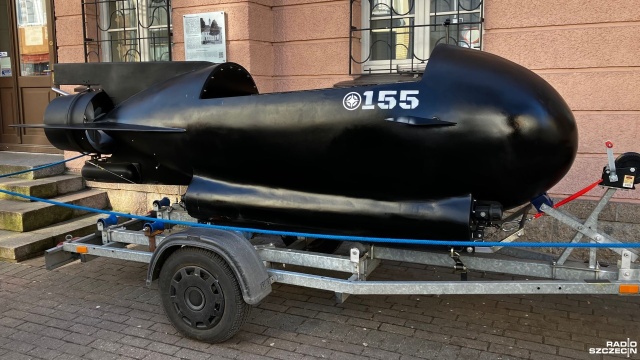 Muzeum Rybołówstwa Morskiego w Świnoujściu zaprezentowało Błotniak, czyli historyczny, podwodny pojazd, który został odbudowany w garażu fryzjera - pasjonata.