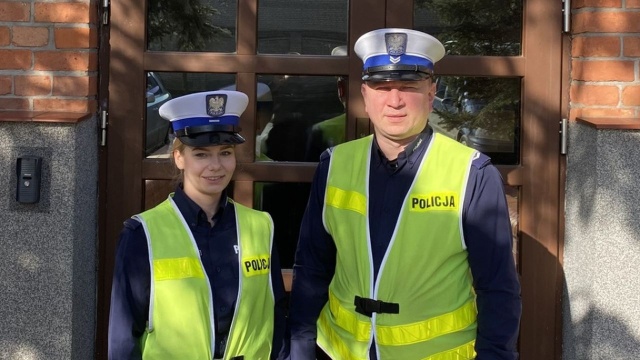 Przekroczył dopuszczalną prędkość, a potem chciał przekupić policjantów.