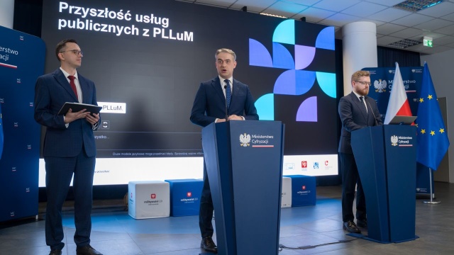 Będzie asystował w aplikacji mObywatel, pomoże urzędnikom i petentom w tworzeniu dokumentów. Ministerstwo cyfryzacji zaprezentowało polski model językowy sztucznej inteligencji o nazwie PLLuM.