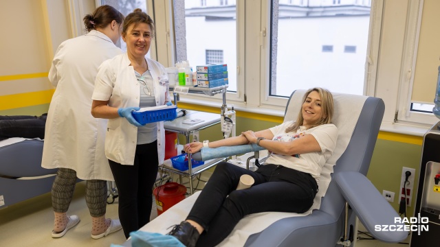 Obalają mity i zachęcają kobiety do oddawania krwi. Szczecinianki stworzyły akcję Czerwona wstążka - w kobietach płynie siła.