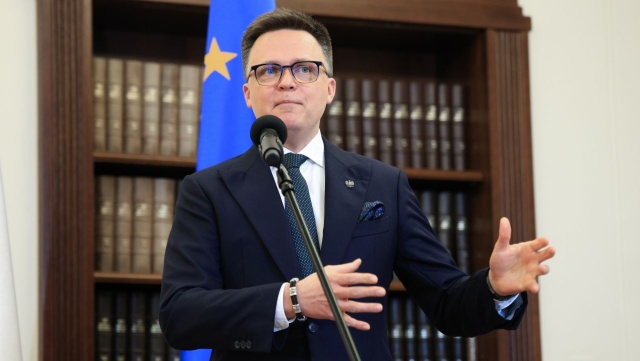 Wniosek dotyczący uchylenia immunitetu posłowi Dariuszowi Mateckiemu jest już w Sejmie - poinformował marszałek izby Szymon Hołownia. W sprawie chodzi o aferę dotyczącą Funduszu Sprawiedliwości, którą wyjaśnia zespół w Prokuraturze Krajowej.