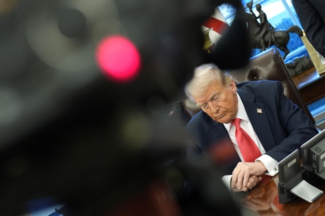 Prezydent Stanów Zjednoczonych Donald Trump zasugerował, że w piątek może dojść do jego spotkania z prezydentem Ukrainy Wołodymyrem Zełenskim i podpisania umowy o eksploatacji minerałów ziem rzadkich.