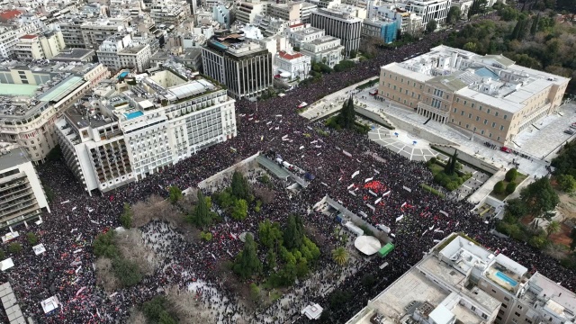 Wielka demonstracja w centrum Aten przerodziła się w zamieszki. Kilkanaście osób zostało rannych. Uczestnicy manifestacji domagali się sprawiedliwości w dwa lata po tragicznej katastrofie kolejowej.
