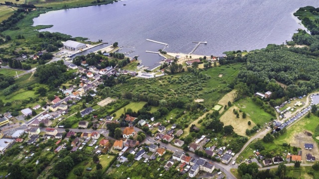 Nowe ławeczki, ule dla pszczół, a także nasadzenia roślin i bylin - to niektóre z elementów dwóch nowych projektów realizowanych w Stepnicy.