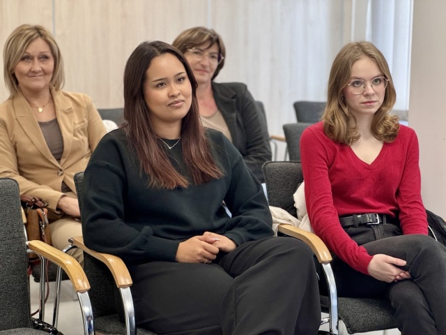 Nastolatki z Choszczna uratowały chłopca, pod którym załamał się lód. 17-letnie dziewczyny nie tylko wezwały służby ratunkowe, ale przy pomocy długiej gałęzi wyciągnęły chłopca z wody.