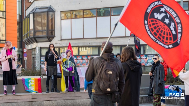 Marsz dla kobiet w Szczecinie. Z okazji święta pań w stolicy pomorza zachodniego odbyła się pokojowa manifestacja pod hasłem - Feminizm kontra faszyzm.